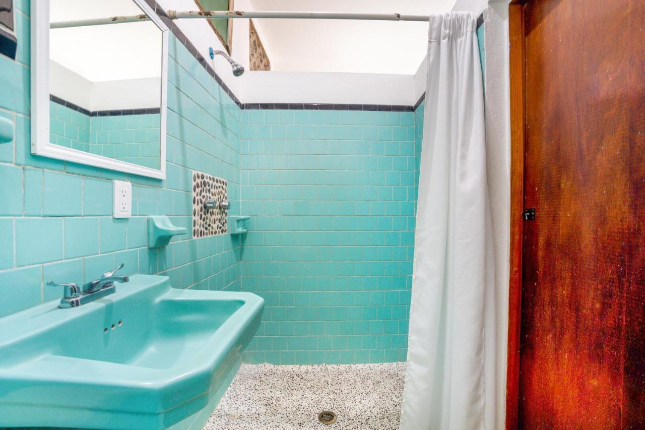 Hotel Adelita Zihuatanejo Bagian luar foto