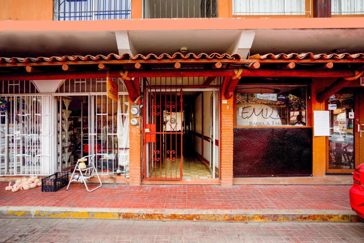 Hotel Adelita Zihuatanejo Bagian luar foto